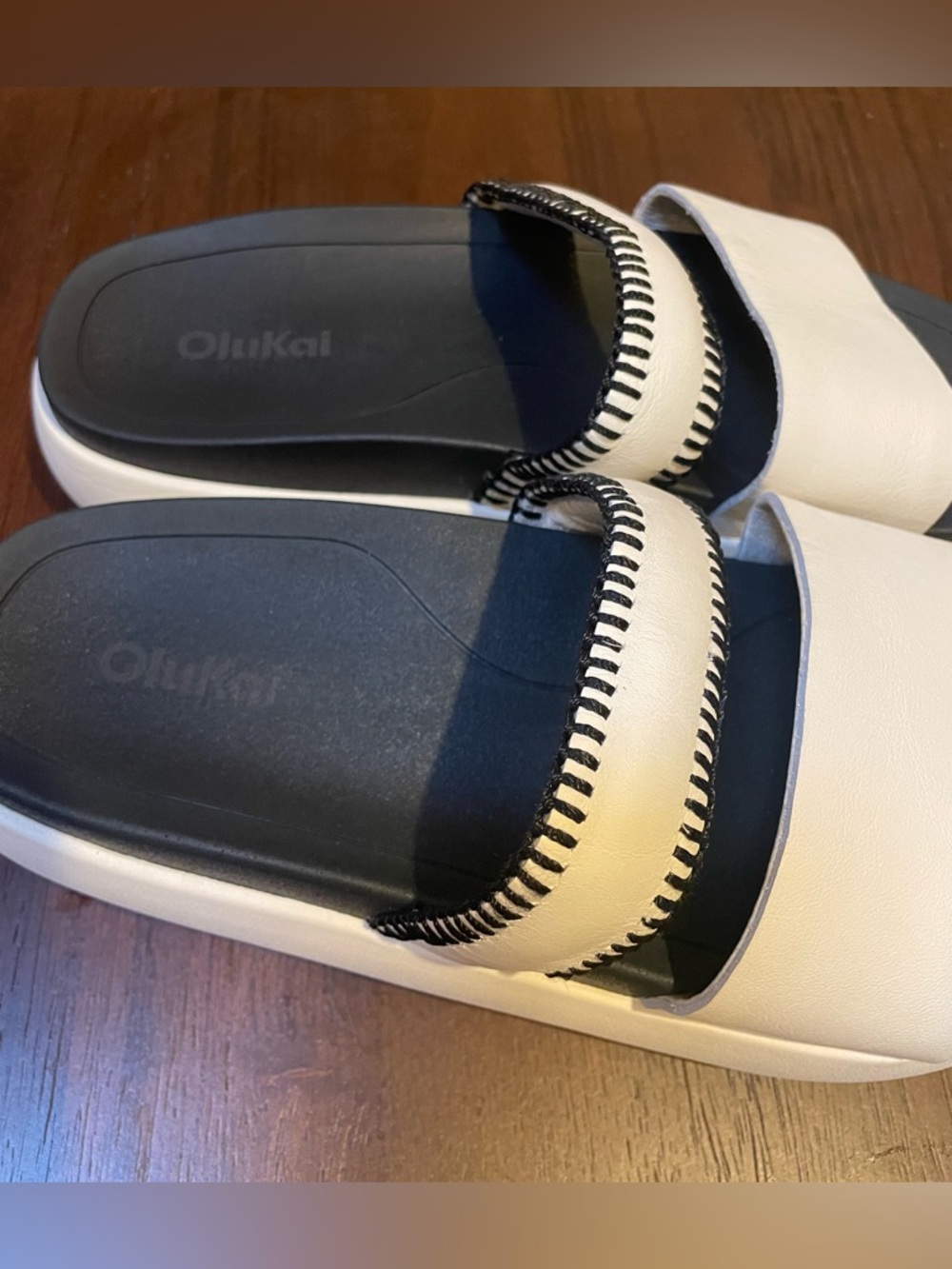OluKai Pae Slide Sandal, Leather, White / Black, Women’s Size 7 - Picture 6 of 12